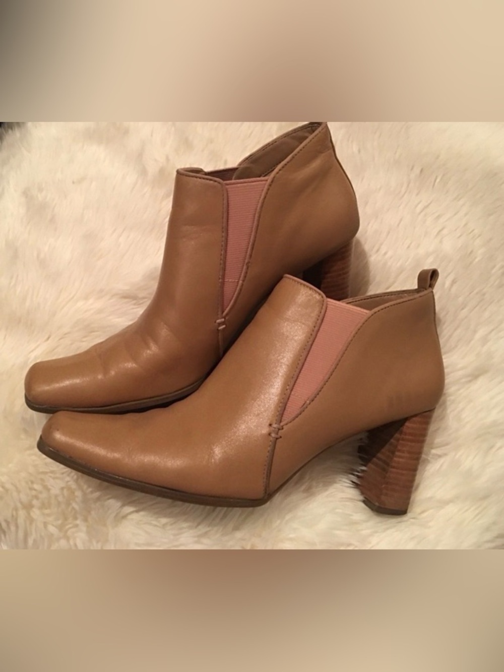 Ladies tan ankle leather boots • Size 7.5